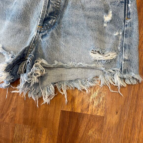 AGOLDE Parker Vintage Cut Off Short in Swapmeet Size 23‎ Blue Distressed Cute - Picture 10 of 16